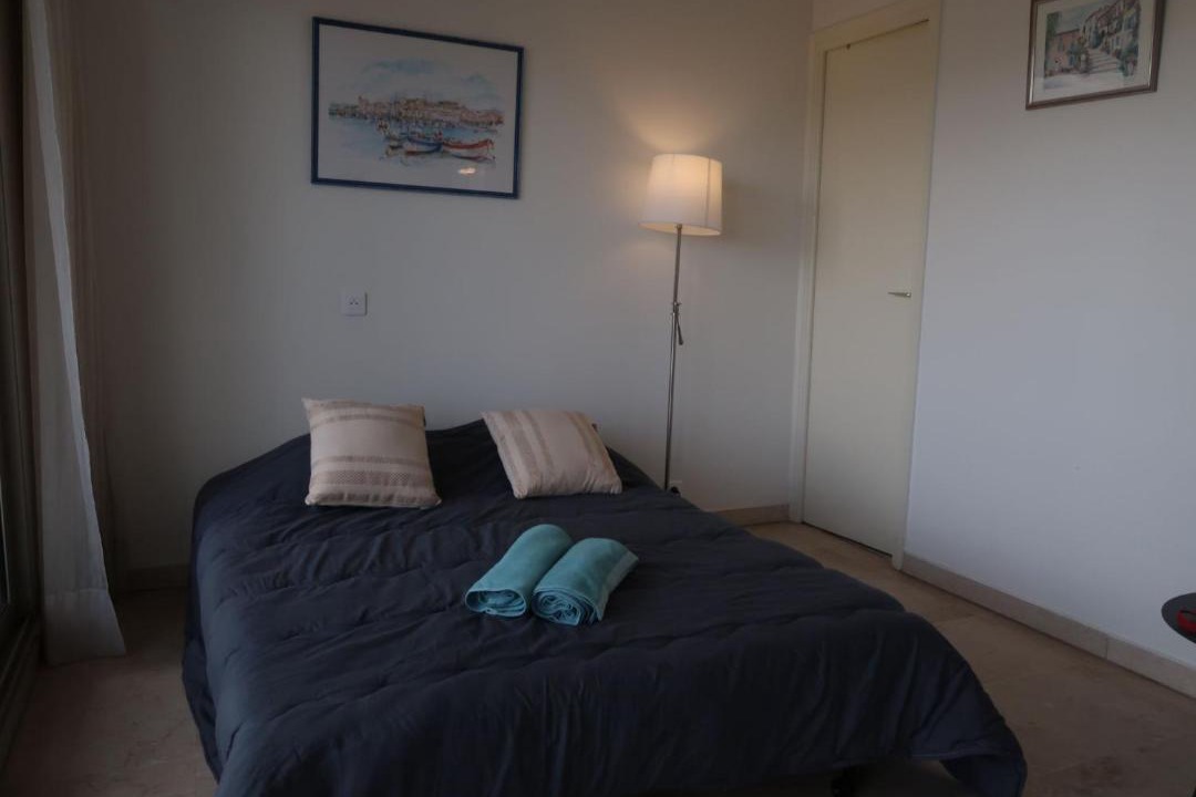 Photo of Bedroom in California - Pezou