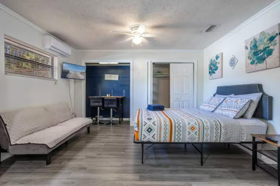 Photo of Bedroom in Dover Shores East