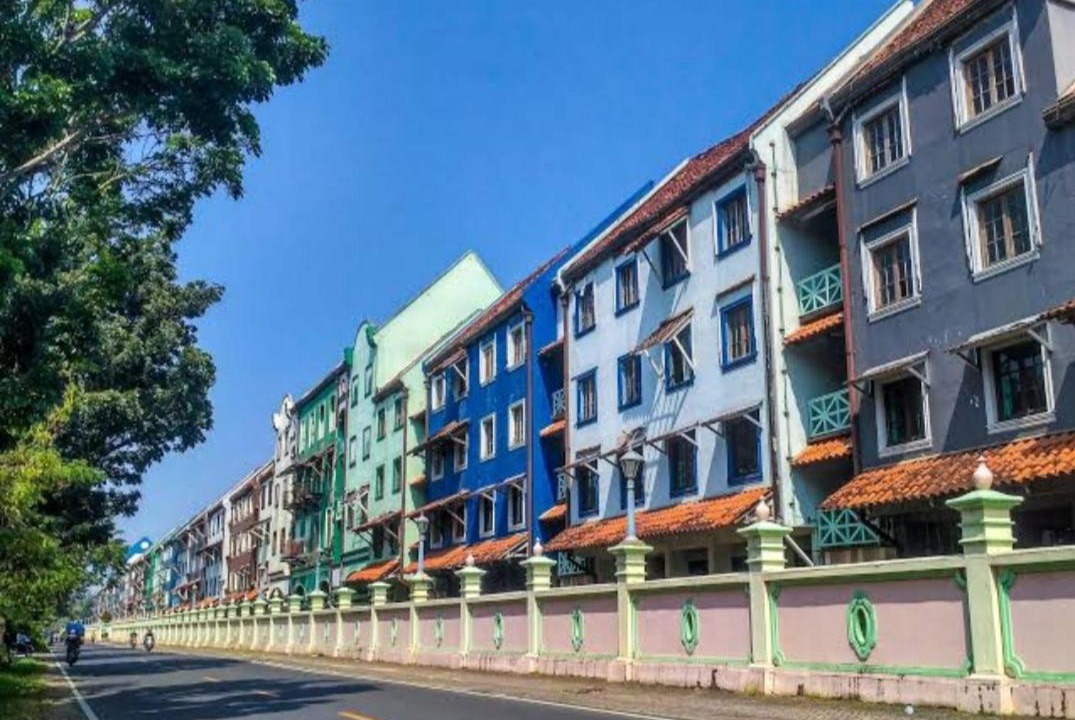 Photo of Buildings in Carita