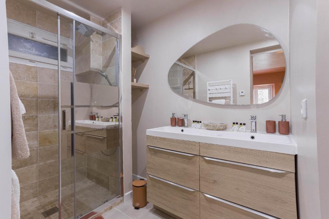 Photo of Bathroom in California - Pezou