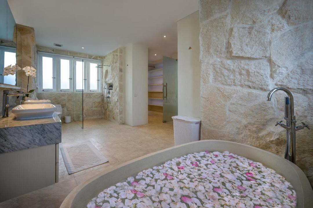 Photo of Bathroom in Sunset Road