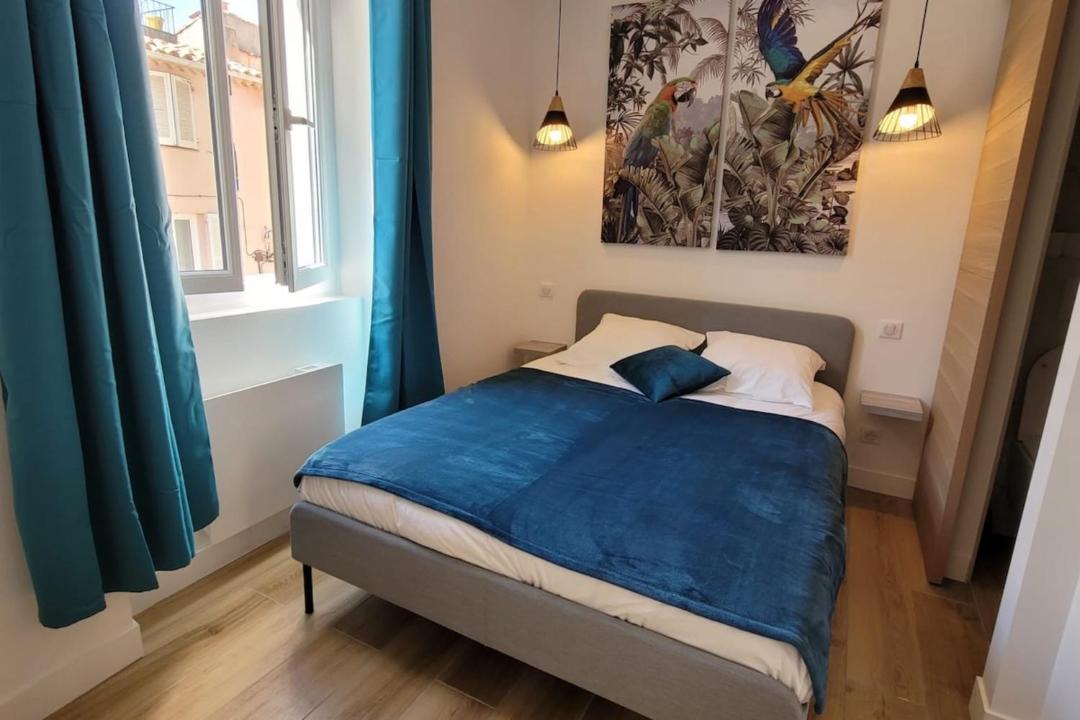 Photo of Bedroom in Antibes City Centre