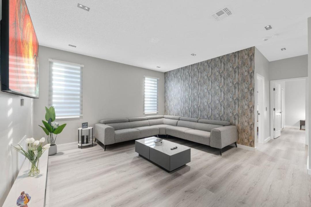 Photo of Livingroom in Crescent Lakes