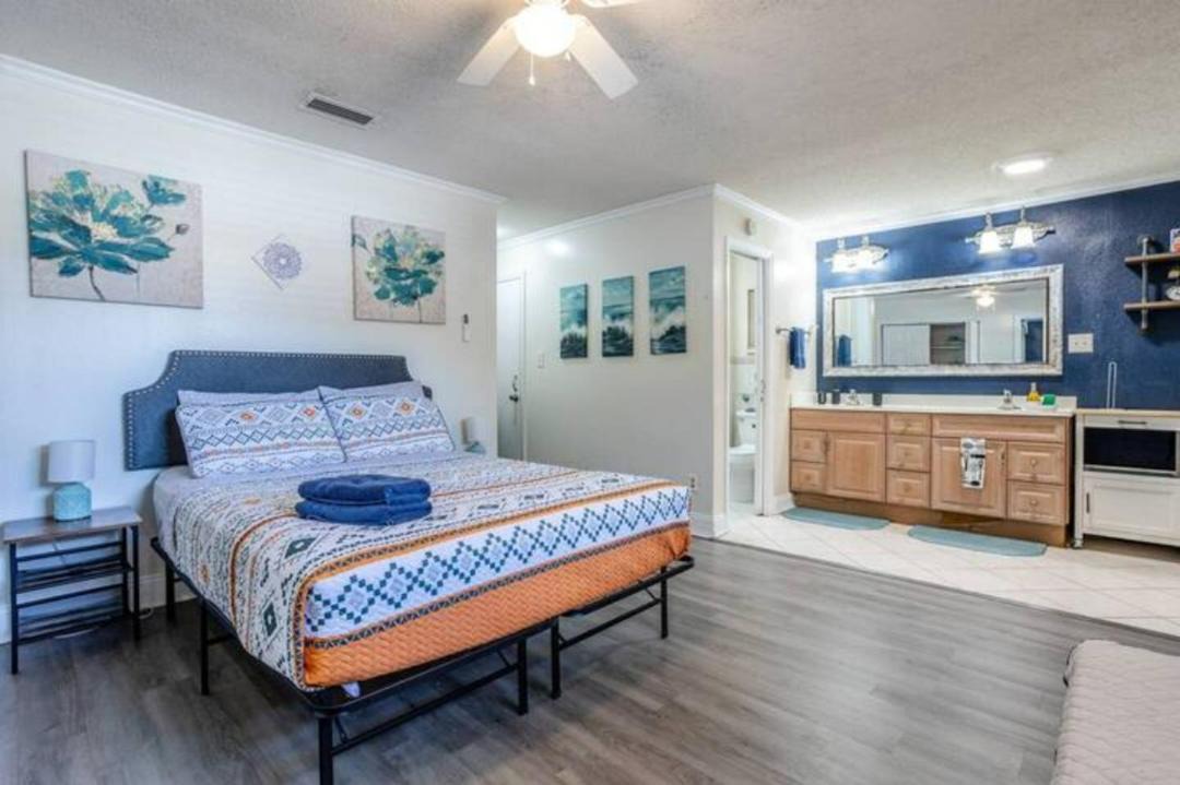 Photo of Bedroom in Dover Shores East