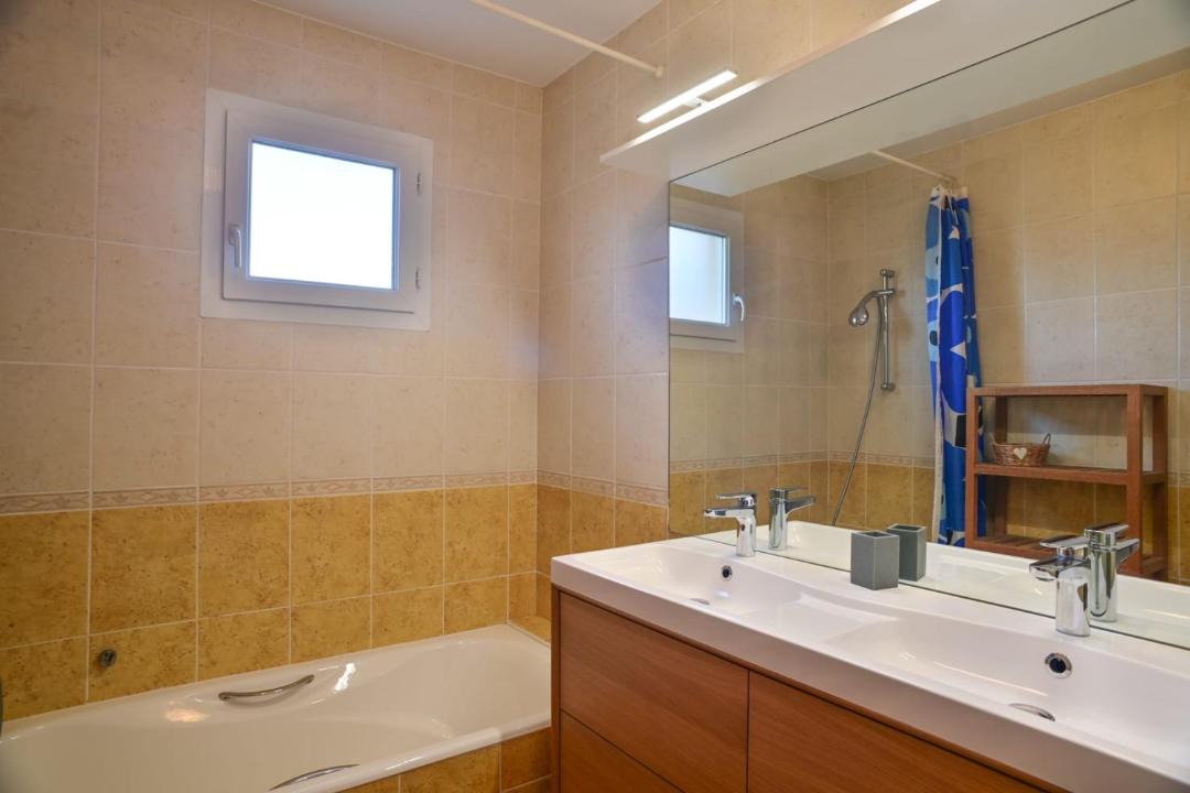 Photo of Bathroom in Riou - Petit Juas - Av de Grasse