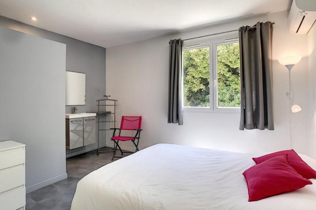 Photo of Bedroom in Antibes City Centre