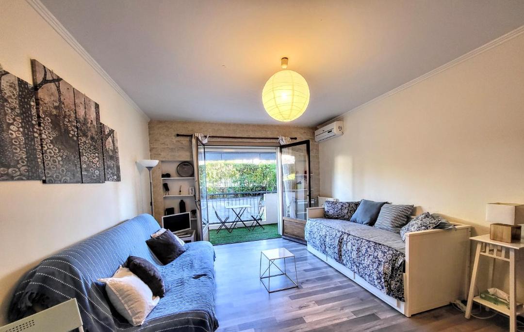 Photo of Livingroom in California - Pezou