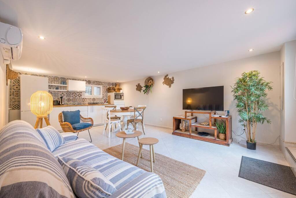 Photo of Livingroom in Cap-Ferrat