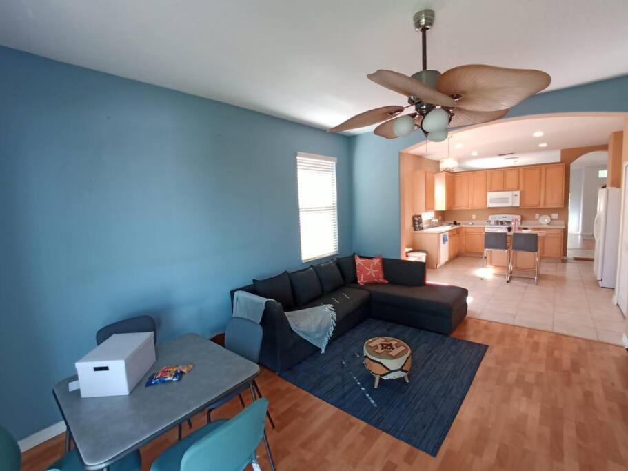 Photo of Livingroom in Vista East