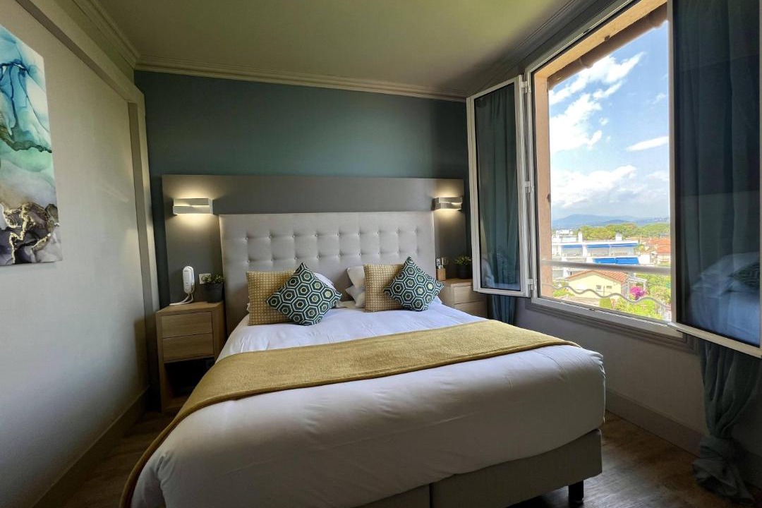 Photo of Bedroom in Mandelieu-la-Napoule Beach