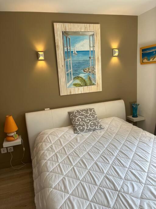 Photo of Bedroom in Les Baumettes