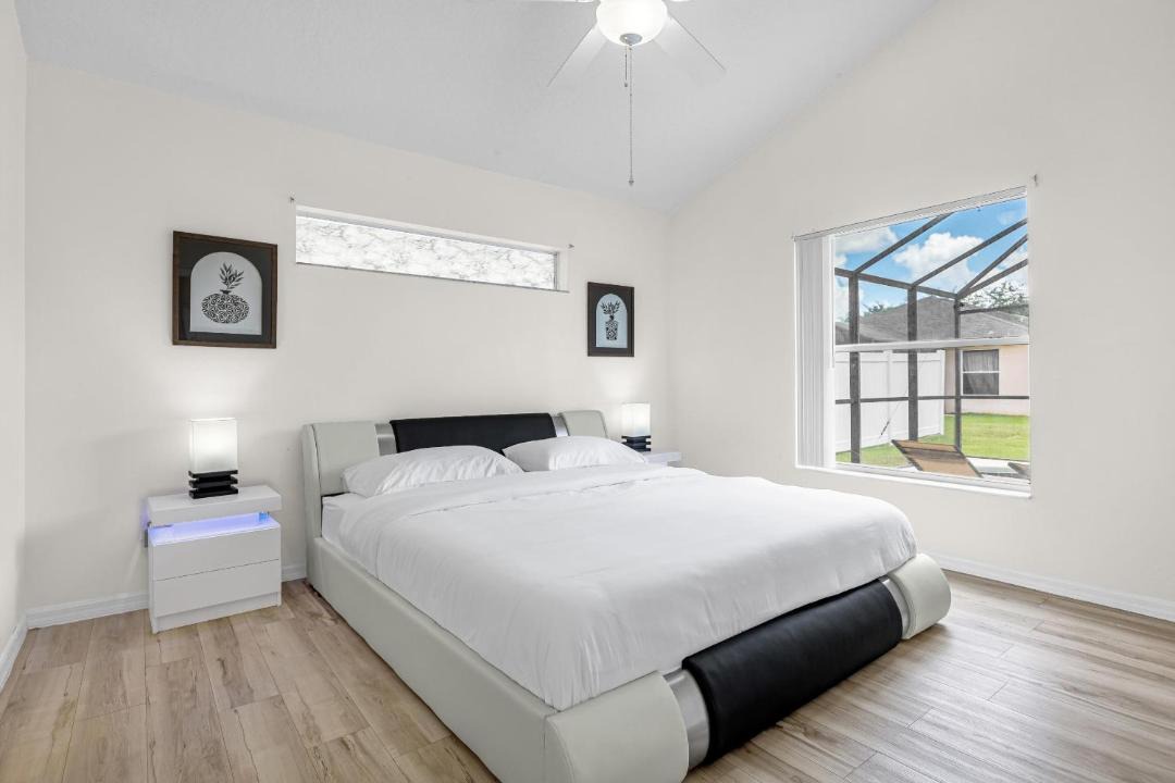 Photo of Bedroom in Crystal Cove