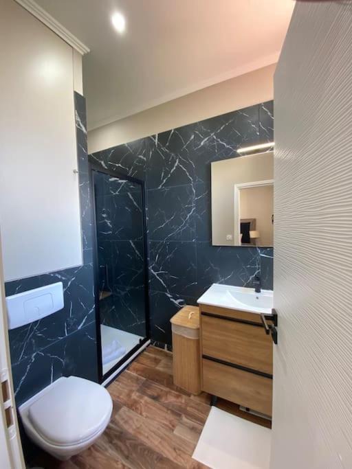 Photo of Bathroom in Liberation