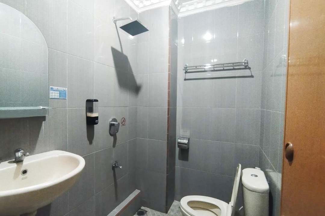 Photo of Bathroom in Metro