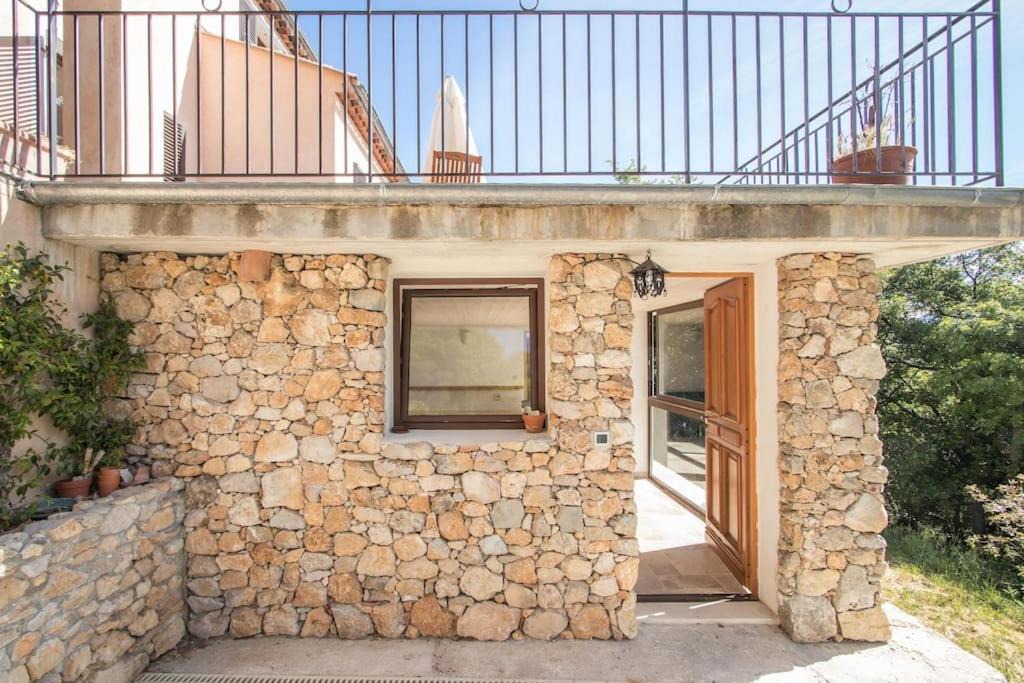 Photo of Buildings in Chateauneuf-Villevieille