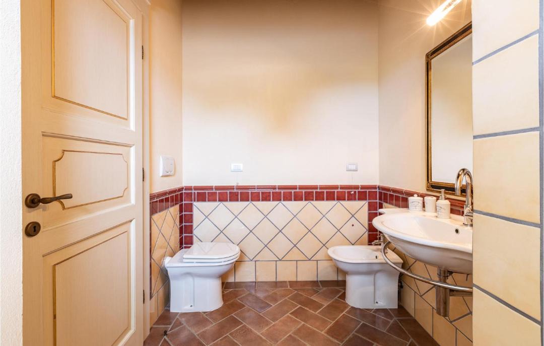 Photo of Bathroom in Lari