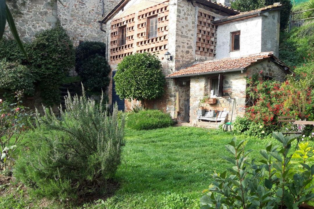 Photo of Buildings in Petrognano