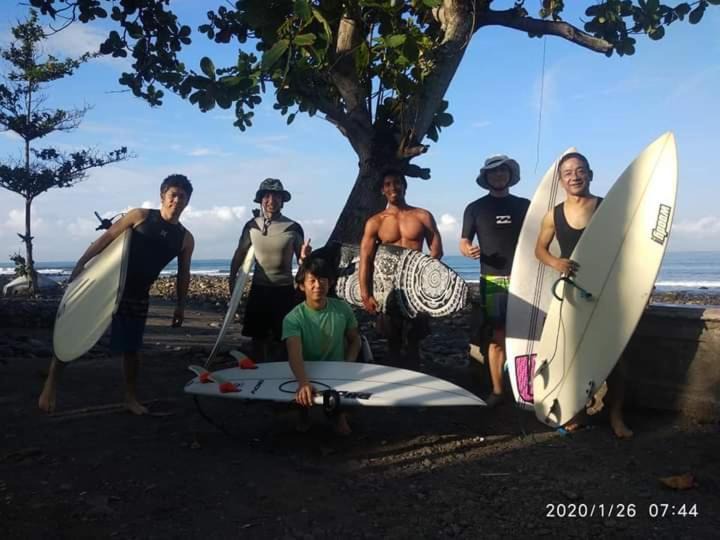 Photo of Human In Picture in Medewi