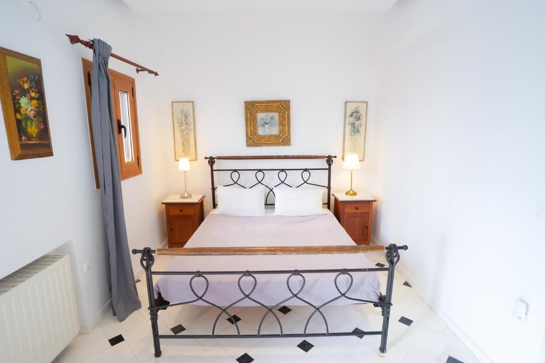 Photo of Bedroom in Fira