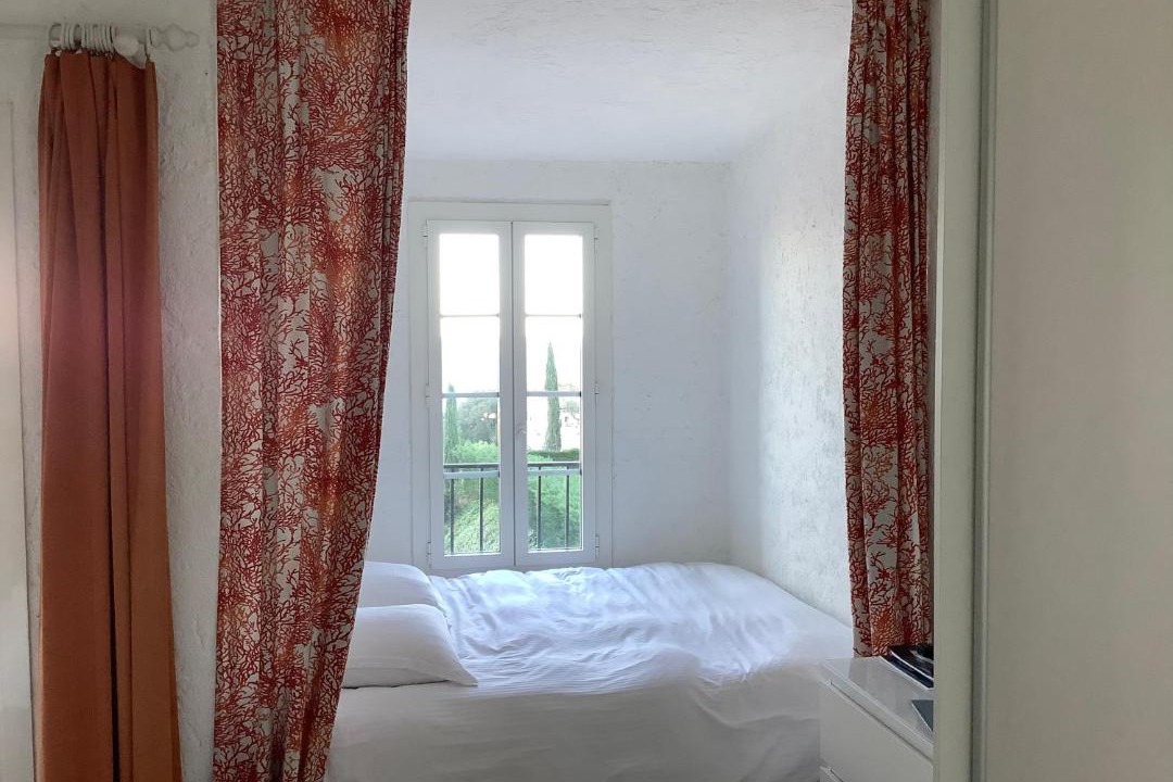Photo of Bedroom in Guerrevieille
