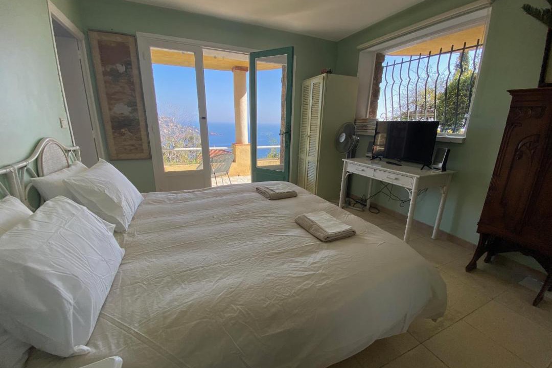 Photo of Bedroom in Espero-Pax