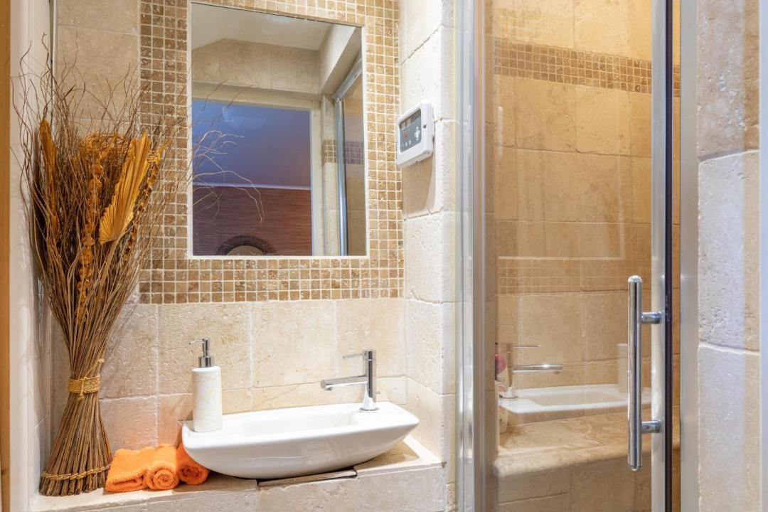 Photo of Bathroom in Cantaron