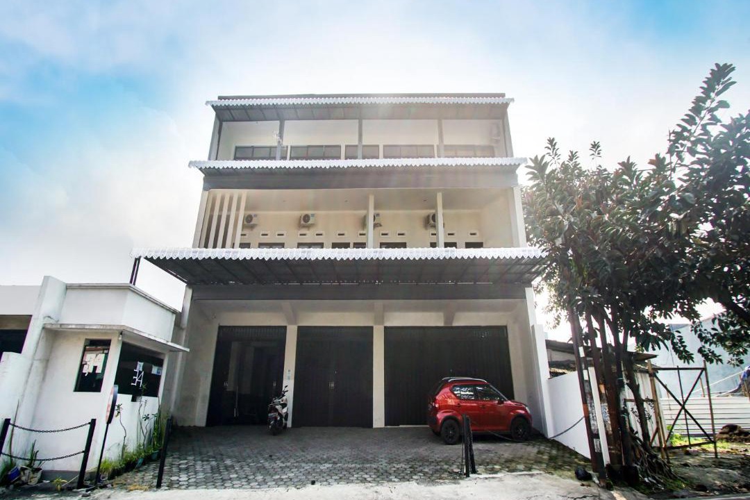 Photo of Buildings in Dinoyo