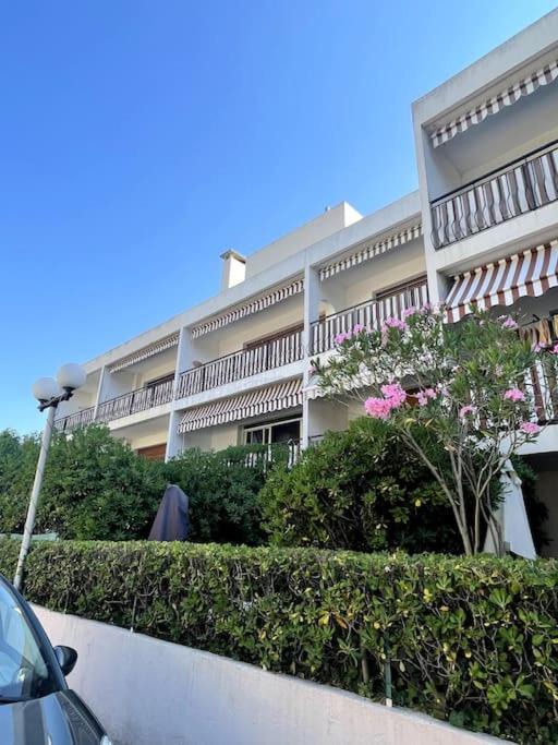 Photo of Buildings in Bastide Giraud