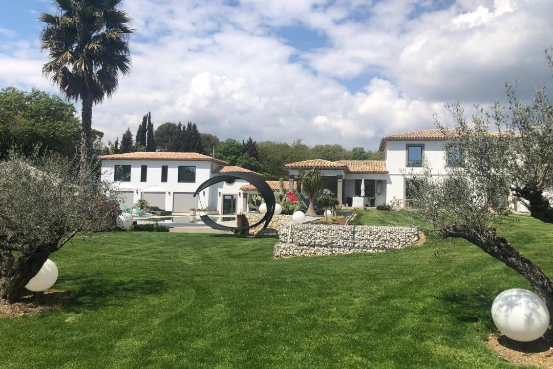 Photo of Buildings in Chateauneuf-Grasse