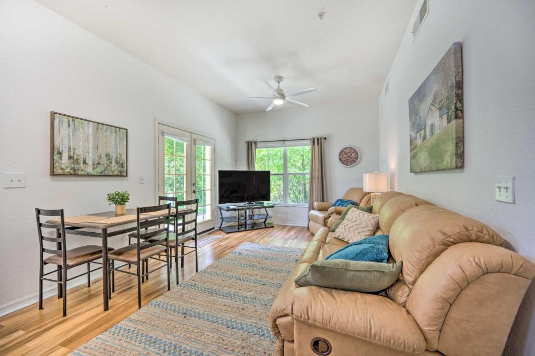 Photo of Livingroom in Venetian Bay Villages