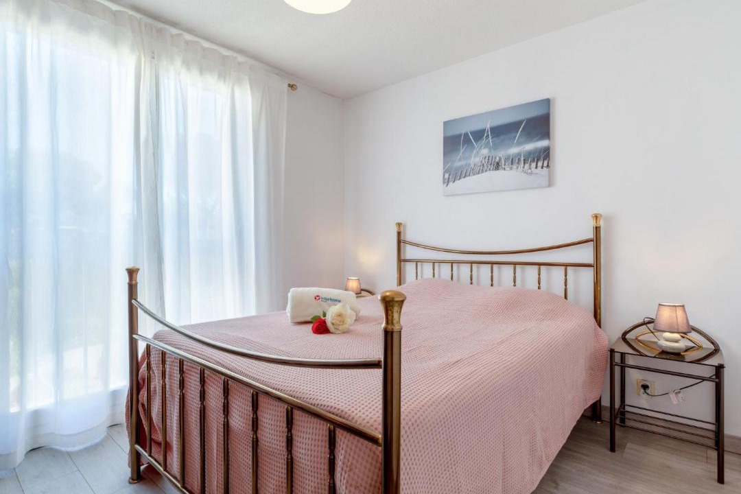 Photo of Bedroom in Saint-Aygulf