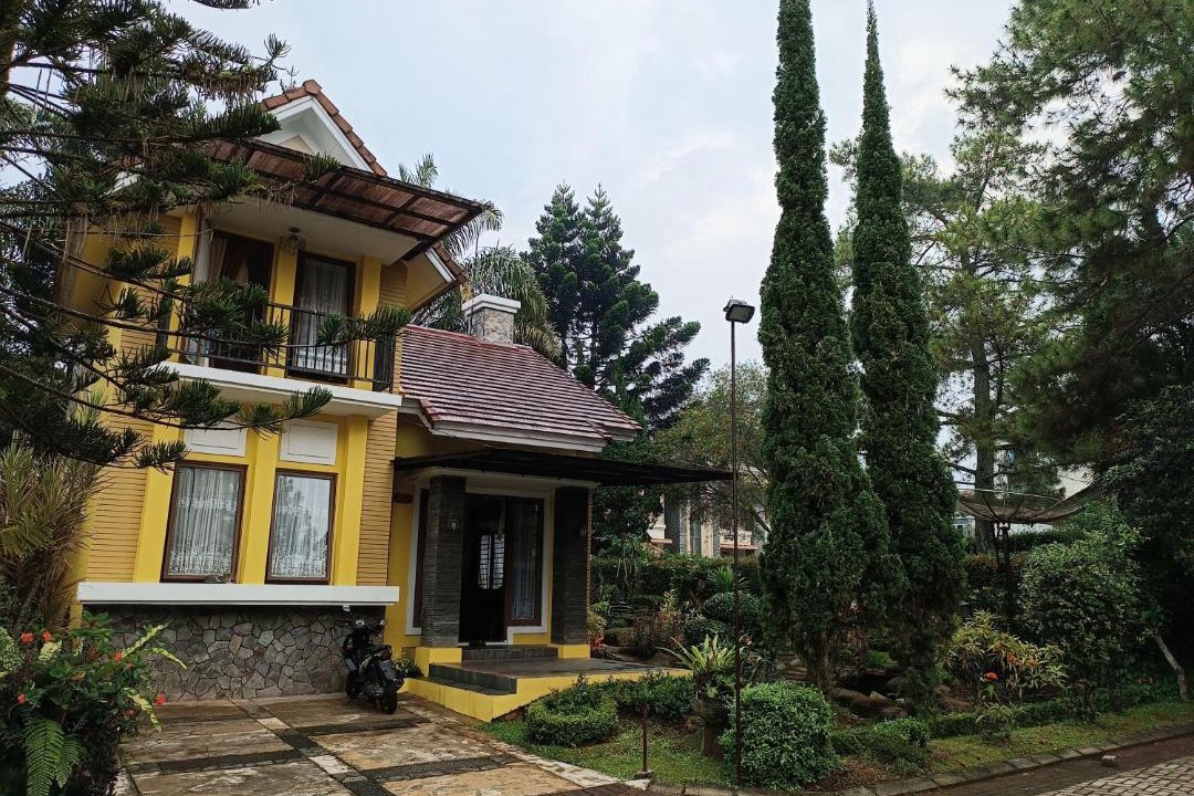 Photo of Buildings in Cipanas