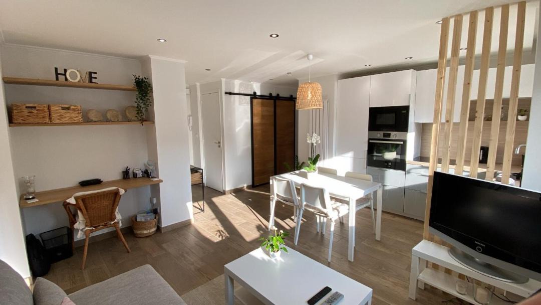 Photo of Livingroom in Prado - Republique