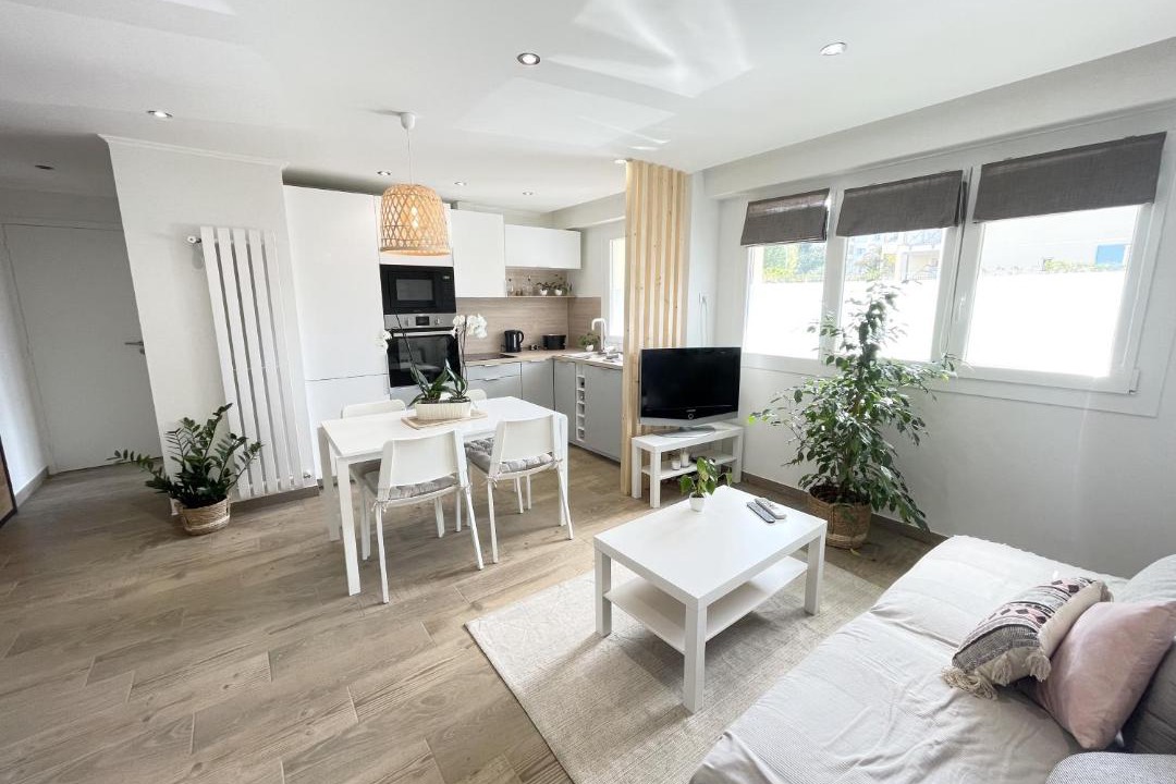 Photo of Livingroom in Prado - Republique