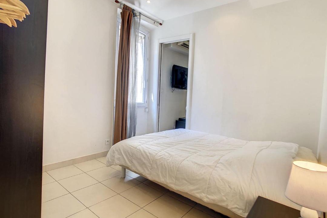 Photo of Bedroom in Cannes City Centre