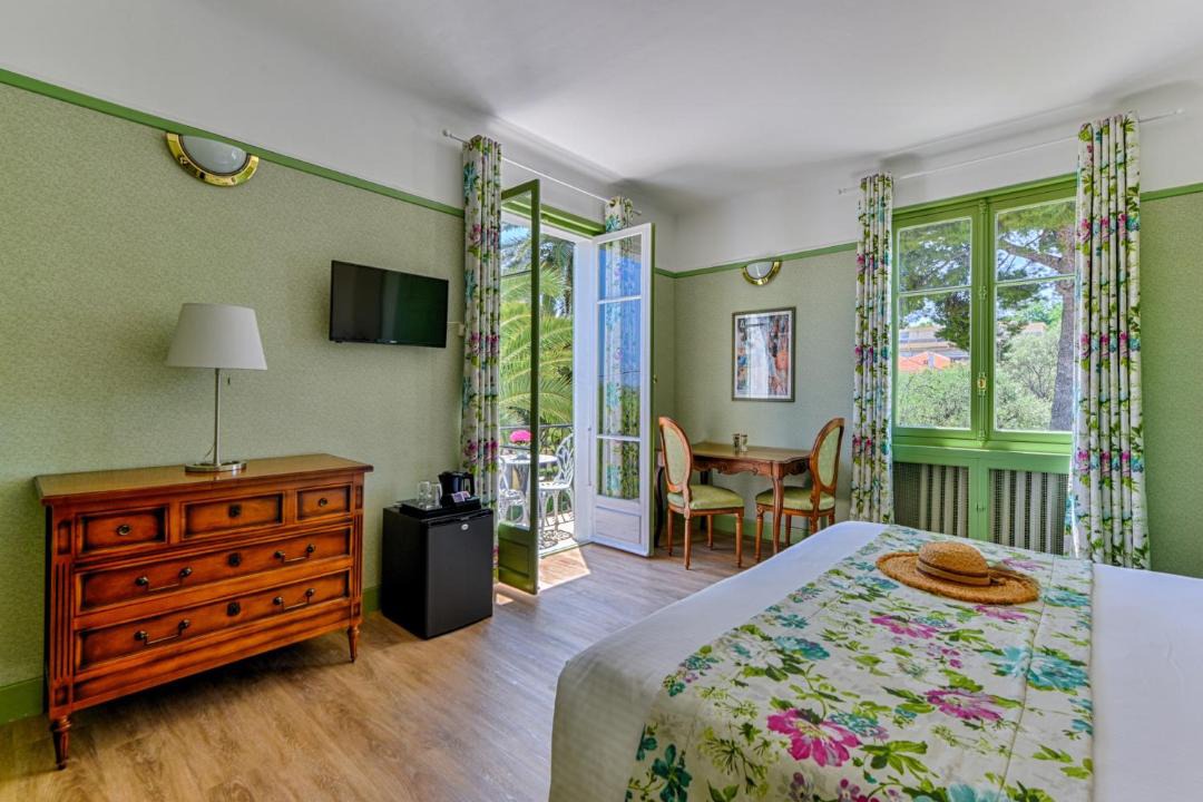 Photo of Bedroom in Antibes City Centre