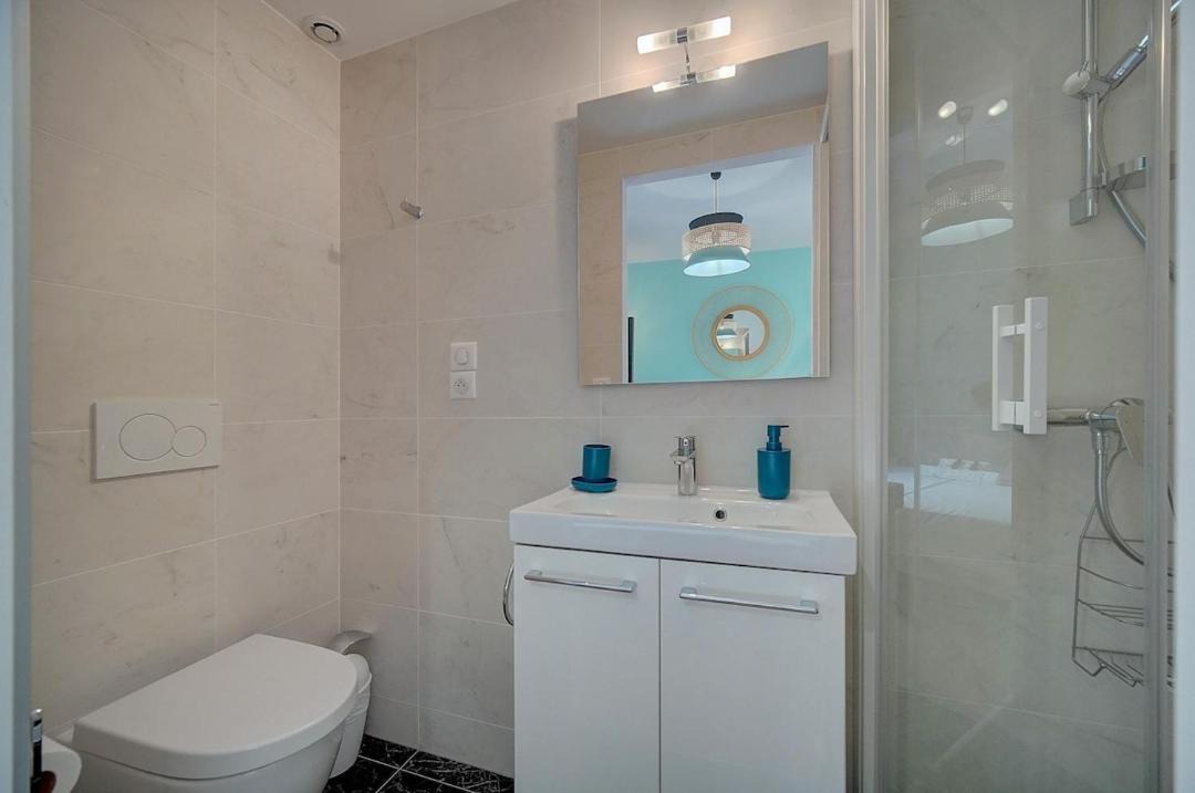 Photo of Bathroom in Cannes City Centre