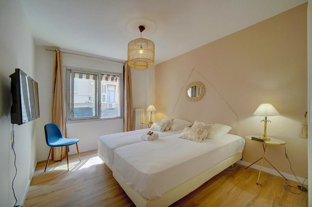 Photo of Bedroom in Cannes City Centre