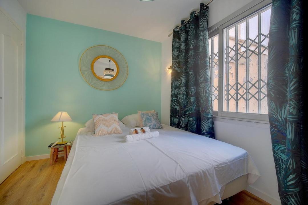 Photo of Bedroom in Cannes City Centre