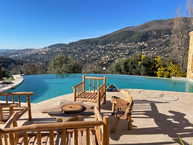 Photo of Others in Chateauneuf-Grasse