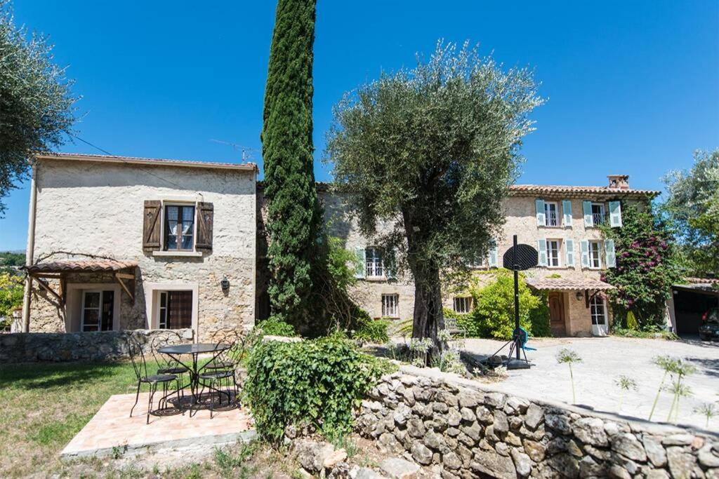 Photo of Buildings in Le Rouret