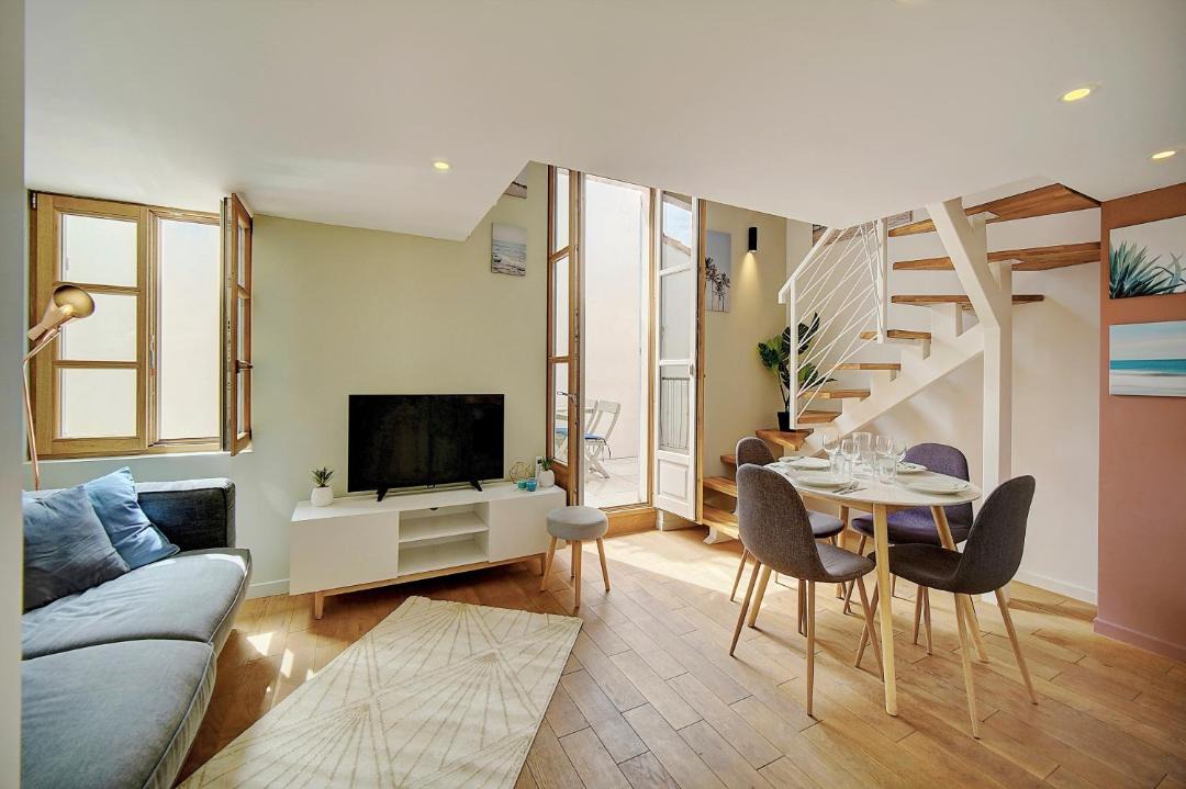 Photo of Livingroom in Cannes Old Town