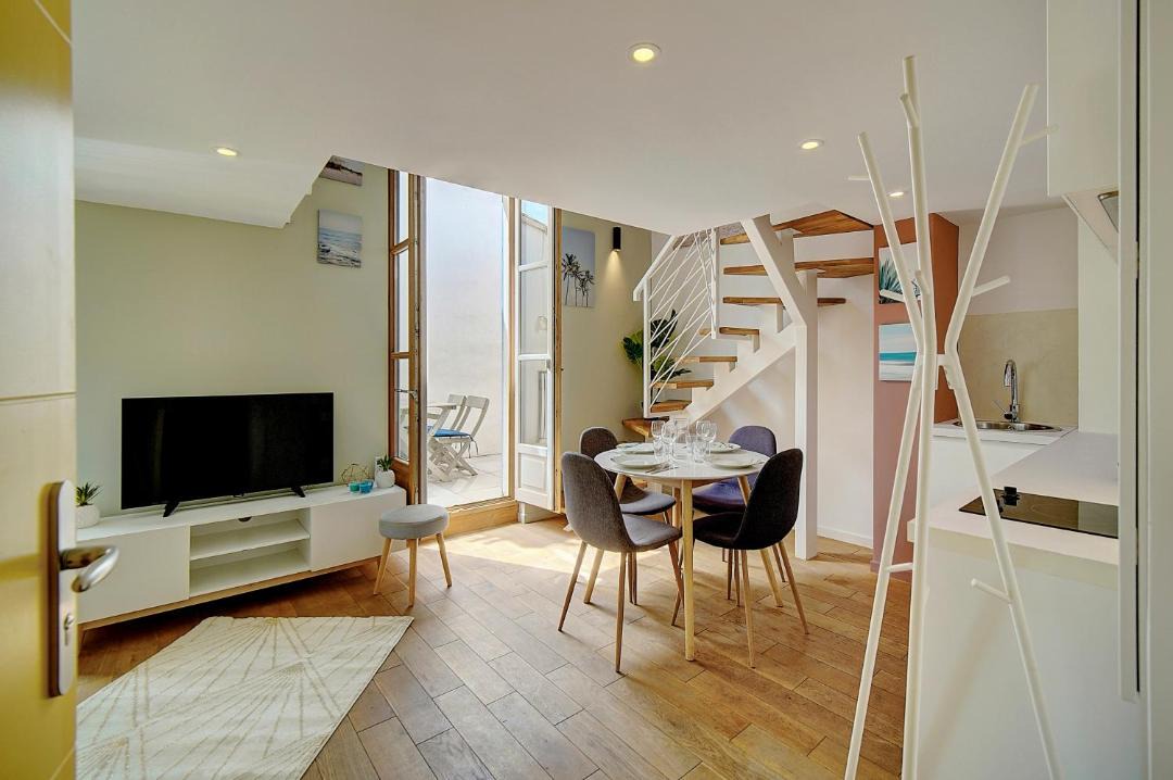 Photo of Livingroom in Cannes Old Town