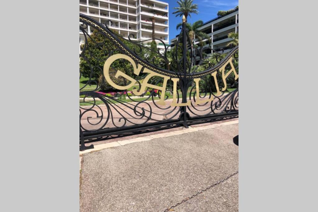 Photo of Buildings in California - Pezou