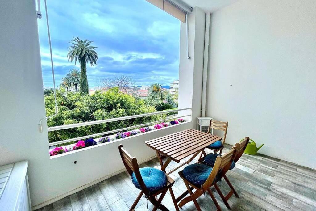 Photo of Patio Balcony in California - Pezou