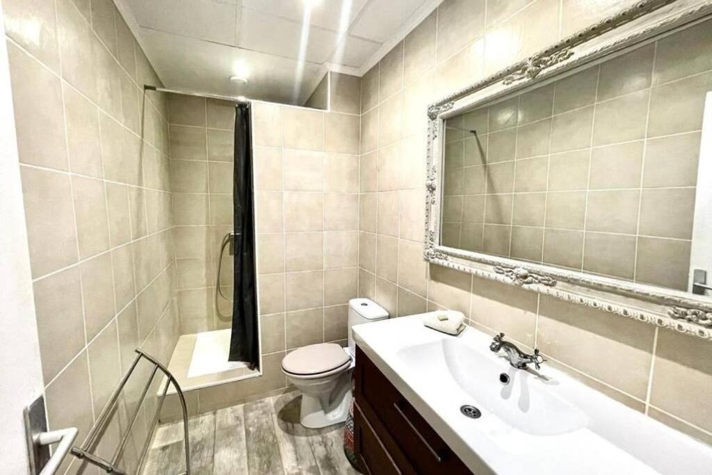 Photo of Bathroom in California - Pezou