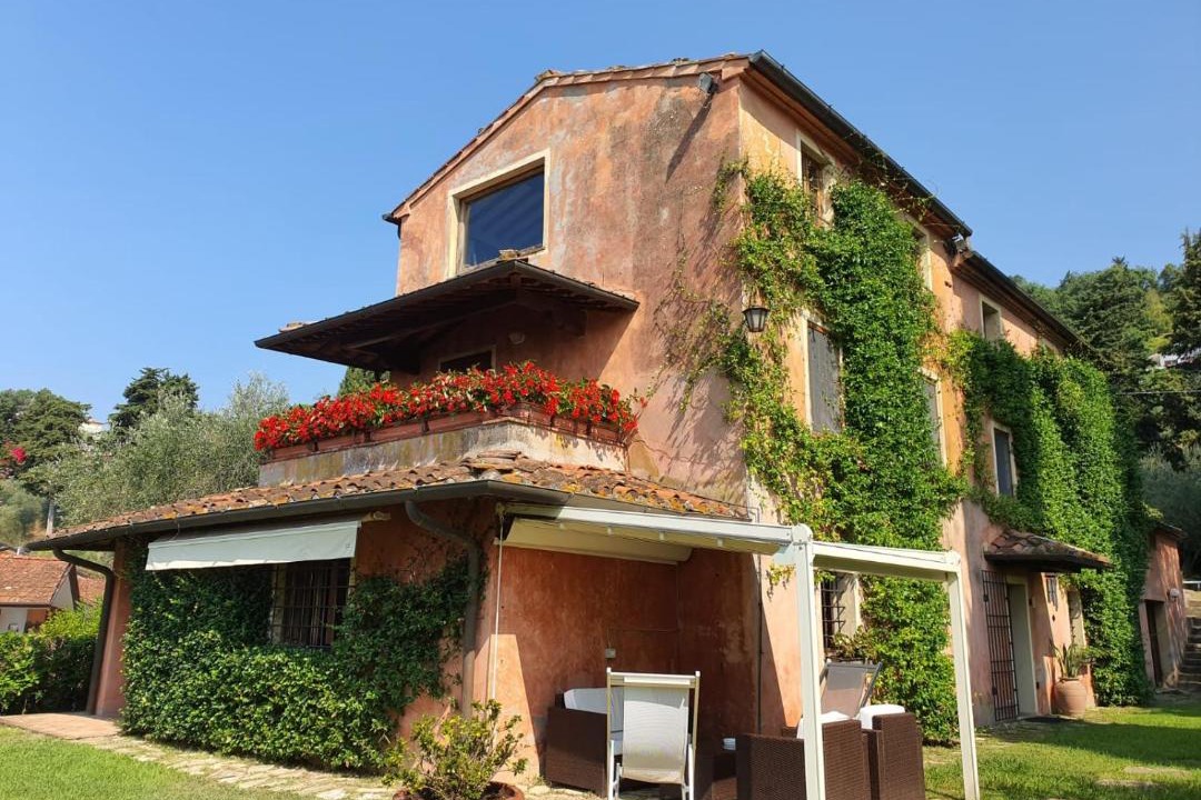 Photo of Buildings in Corsanico-Bargecchia
