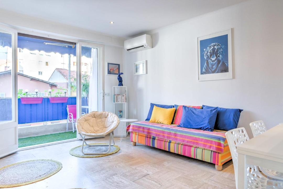 Photo of Livingroom in Prado - Republique