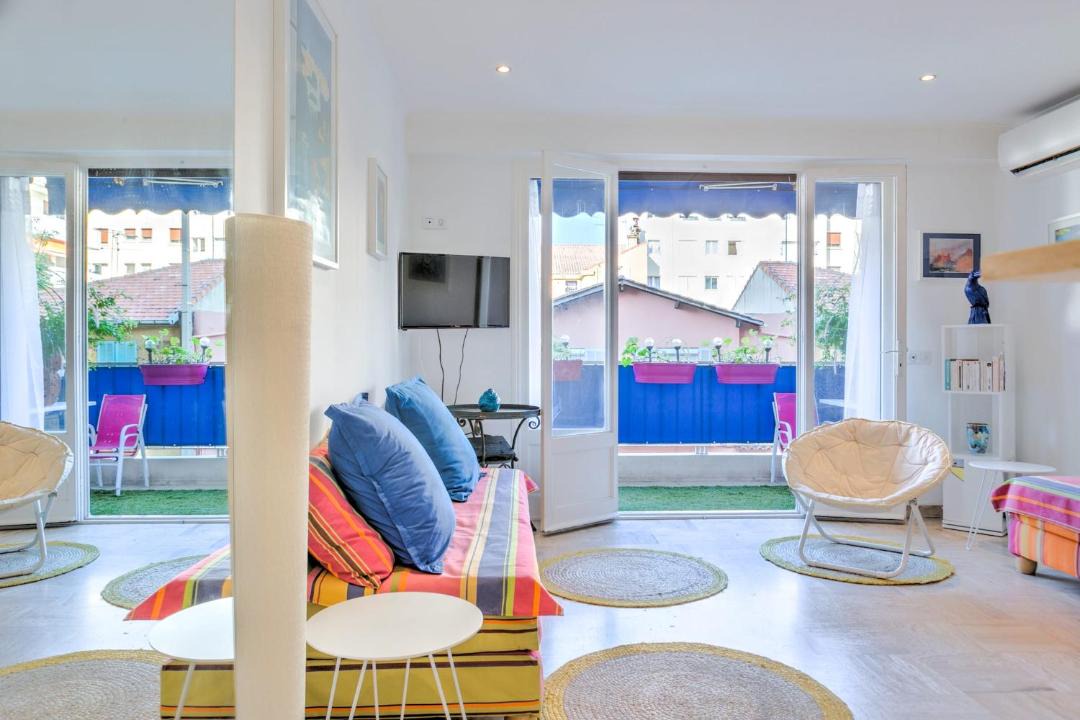 Photo of Livingroom in Prado - Republique