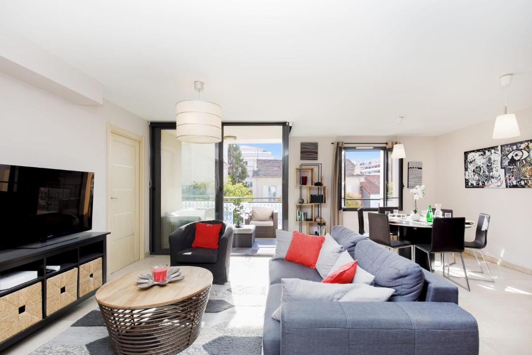 Photo of Livingroom in California - Pezou